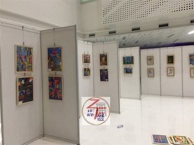 深圳展板解決方案 八棱柱展板出租、搭建與圖文設(shè)計一站式服務(wù)